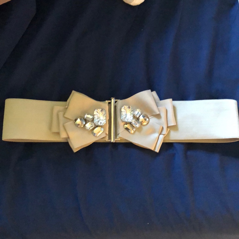 Grey jewel stretch belt